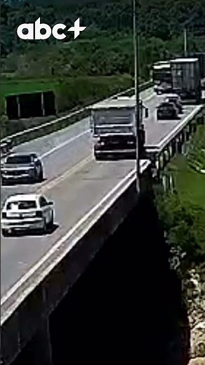 VÍDEO MOSTRA O MOMENTO DO ACIDENTE ENTRE CAMINHÃO E ÔNIBUS NA BR-116, NA REGIÃO DE PELOTAS