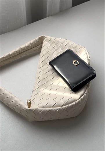 Sleek and Compact Wallet Recommendations for Women