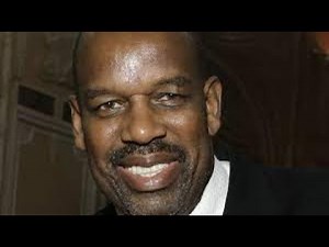 Cedric Maxwell explains a Larry Bird story .