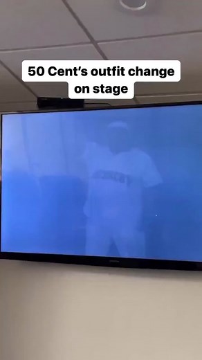 50 Cent Outfit Change at Concert | Stage Transformation