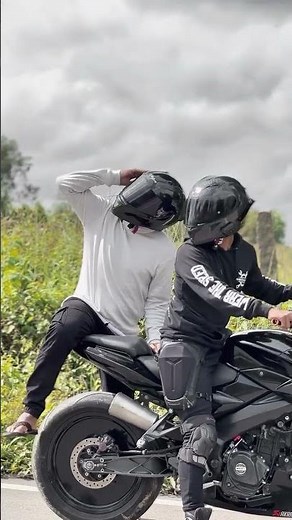 Bacha gaya😂#ns200 #trending #automobile #ktmbike #youtube #explore #foryou #subscribe #funny #bajaj