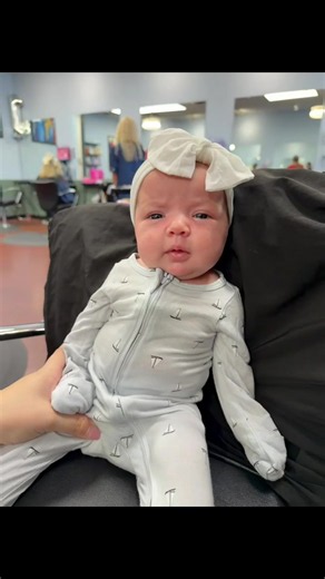 Starting salon days early! 🥹💜 Our tiniest client enjoying a little wash and pampering at Hair Perfection! 🫧 Baby’s first blowout 🎀💕 #hairperfection #salonlife #rvastylist #redkenblackelitesalon #summitsalon