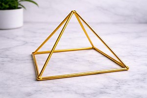 Pyramide à géométrie sacrée en cuivre doré | Décoration d'équilibrage des chakras - Etsy France