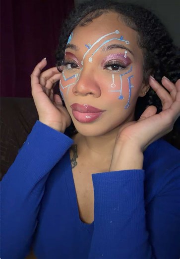 Beep boop…🤖✨ powered by pixels👾and precision// Touchscreen temptations 💋🔥 #beginnermakeup #transformation #transitions #blacknerd