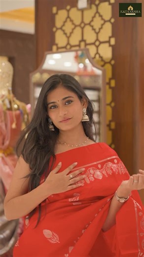 Malleshwari🌻 on Instagram: "✨Kataaksha silks - The fancy Festive Radiance collection ✨ 🎄This Christmas and New Year celebrate in style with kataaksha silks ! The grandest offer of the season is finally here 🎁 Let every drape tell a story of luxury, grace, and timeless beauty. Our exclusive fancy saree collection is crafted for women who adore elegance that never fades 🌸 Offer 💝 For every 5000 purchase get a 2500 worth meenakari pattu saree absolutely free 🎁 💝Offer Dates December 23rd to J
