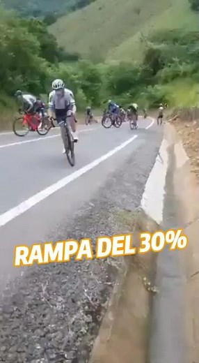 Cyclists twist on 30% ramp. Incredible 💥