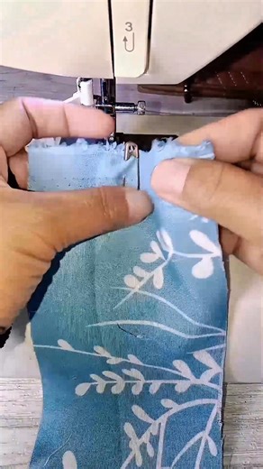 Tips for sewing straps so they are easy to turn inside out #sewingtutorial #sewingtrick#easysewing