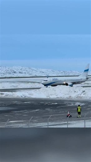 An Enter Air Boeing 737-800, registered SP-ENG, landed at Nuuk Airport in Greenland on Friday, January 16, carrying 15 German soldiers. The aircraft was operating a charter flight, E4566, from Karup in Denmark to Greenland’s capital in support of an international reconnaissance mission in the Arctic. The mission comes in response to threatening language used by U.S. President Donald Trump, who has expressed a desire to annex Greenland. The reconnaissance mission is being carried out under Danish