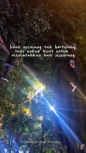 Lidah memang tak bertulang, tapi daya hancurnya tak terhingga. 💔 ​Belajarlah mengendalikan kata-kata. Ingat: kata-kata yang sudah terucap tidak bisa ditarik, tapi selalu meninggalkan bekas luka. ​Gunakan lidahmu untuk menyemangati, bukan untuk melukai. Sebelum bicara, ingatlah tiga filter: Benar, Perlu, Baik. ​#KekuatanKata #JagaLisan #TanggungJawabBerbicara #BijakBicara #fblifestyle | Motivasi Hidup & Kebaikan