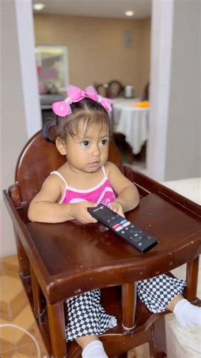 Lend me the remote, Zoe