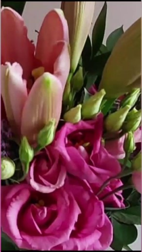 Lots of questions from people asking about working in a #Flowershop. Module 2 online program would be a necessary requirement to work in a #Florist. As you will be required to create remembrance wreaths and presentation / Gift hand tied bouquets For full course syllabus click on this link https://www.kaysflowerschool.com/online-floristry-program-module-2For booking enquiries email info@kaysflowerschool.com | Kays Flower School