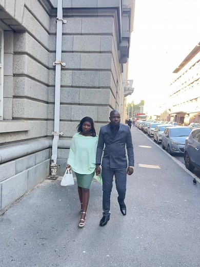 Tytie and Kiki Arriving at the Court
