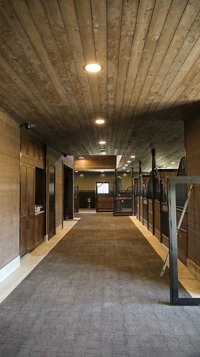 Quinis Equestrian on Instagram: "We know it’s not just the design of these stables that make you stop and stare. It’s all the little things that go into a stall making it unique and practical. These stalls are equipped with both big and small features that make them special: • 360° stall feeders and hay gates to allow feeding from outside the stall • Automatic waterers in each stall & paddock, equipped with water meters • Padded walls and floor • Unobstructed clean-out for hosing stalls down The