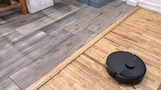 Watch Roomba 104 Robot Vacuum Unboxing and Setup Video on Amazon Live
