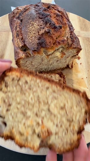 The easiest bounciest banana bread. I’m serving mine with Fallàin caramel & Irish liqueur sauce. Using my Mondays good intention bananas on a Sunday. Recipe 1lb loaf 160 oven Combine the ingredients listed 220g self raising flour 75g castor sugar 75g brown sugar 1tsp mix spice 1/2 tsp of sea salt 1tsp vanilla 2 eggs 125ml vegetable oil 3 ripe bananas mashed Mix dry ingredients add wet blend until combined. Pop into your greased lined loaf pan and bake for 1 hour 160c Enjoy 😉 . . #ireland #banan