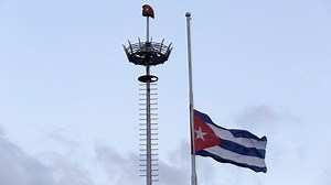 Video. Students grieve death of former Havana University alumnus Castro