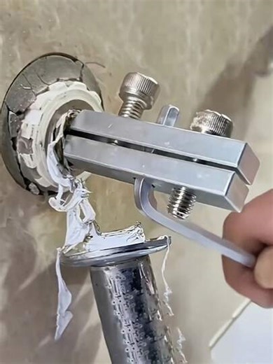 1Set Damage Angle Valve Extractor, Broken Screw Remover Tool,Water Pipe Triangle Valve Tap Bolt Remover,Steel Pipe Thread Extractor Set,Asy To Remove Stripping Screws And Damaged Bolt Extractor,Specialized Maintenance Tools For Plumbers, Quick Faucet Broken Bolt Extractor Tool, Universal 4-Point And 6-Point Nut Remover, Ideal Disassembly Tool, Perfect For Household Pipe Maintenance | SHEIN