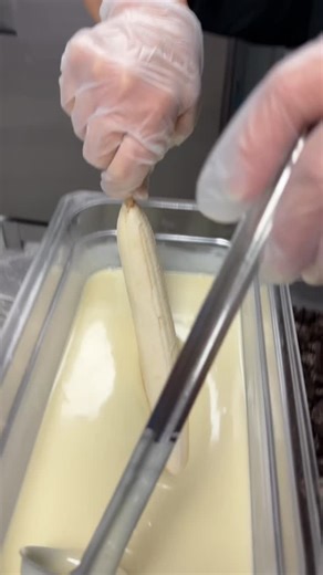 @originalbananacompany on Instagram: "COOKIES AND CREAM!!!! Yeah we’ve got a lot of Valentine’s Day stuff happening, and sure you might love that. But maybe you just really really like Oreos, and thought a Cookies and Cream banana would be perfect for today! So we dipped a frozen banana in our White Chocolate, rolled it in Oreos and covered it in Marshmallow Sauce and Chocolate sauce. It will definitely make you forget all about all those amazing Valentine’s Day treats that’ll be here tomorrow! 