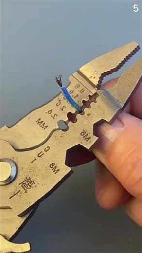 Alat unik yang dapat digunakan untuk mengupas kabel dengan mudah #shorts