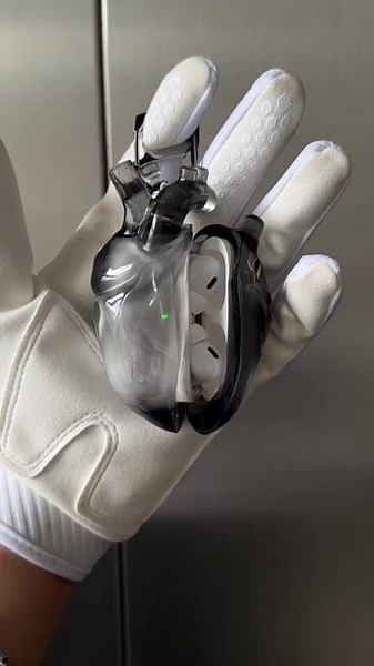 Heart🫀 ✖️AirPods pro transparent black#airpod #airpodspro #airpodscase #cool #gift #airpods3 #airpodspro2 #lemon8 #headphones🎧