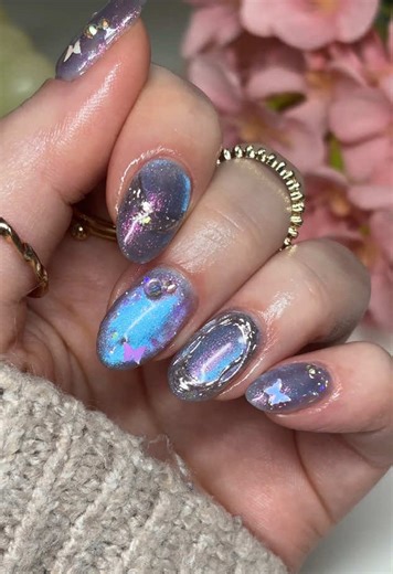 look at that shift! 🦋💖 using a pink & blue cat eye gel polish for these cute nail art for new year’s eve! i also added some silver elements using a chrome nail powder, rhinestones and butterfly nail charms • #cateyenails #newyearnails #glitternails #chromenails #nailtutorial