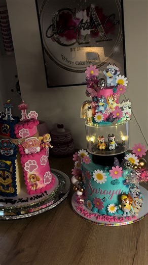 Foot on necks & I can’t let up🤩🔥💕 Which one is your favorite???? Paw patrol is fully cake, no cake dummies/styrofoam✨ & yes it’s supposed to be leaning to look like the belt is holding them together🥰🥰 Bluey cake was for my daughter & had no clue what I was doing design wise until I started lmao so completely FREESTYLED✨🤏🏼 #fyp #bluey #pawpatrol #cake #cakeartist