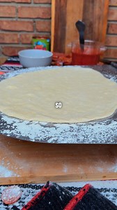 Fire up weeknight dinner with make your own pizza night on the grill. | Kingsford