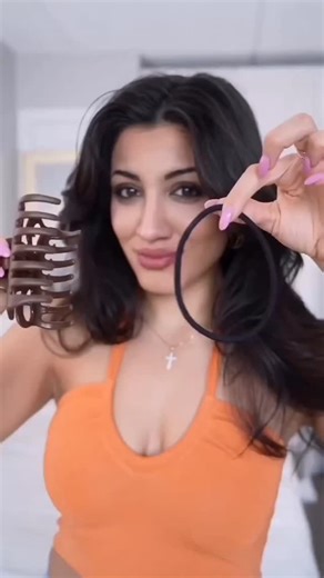 Daily Hair Tutorials 💇‍♀️ on Instagram: "Amazing hair hacks 😍 😍 By @mariaaiellohair ❤ . #hairstyletutorial #womenhairstyle #girlshairstyles #hairstylesforwomen"