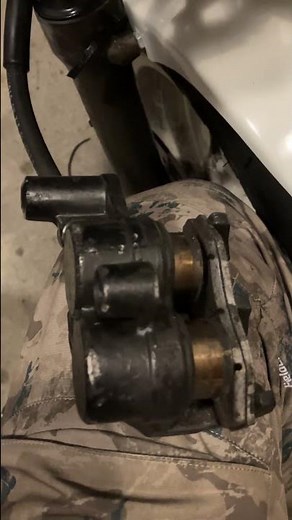 NSR80のブレーキキャリパーのピストンはこう抜きます