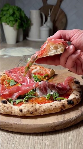 Neapolitan-Style Pizza with Prosciutto di Parma 🍕🔥