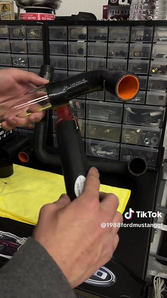 Instalar Manguera de Radiador en Ford Mustang 1988