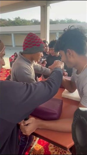 hand wrestling competition 💪