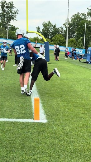Malik Cunningham went up and got it 🗣️ | Detroit #Lions #shorts