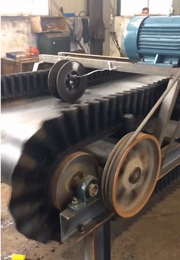 #Crusher #HammerCrusher #crushing #Hammer #stonecrusher #SandMakingMachine #stonecrusherplant #Mobilecrusher #conveyor