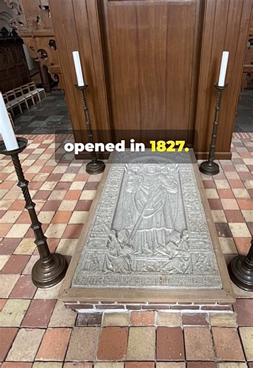 🇩🇰: Absalons sandaler – et sjældent fund / 🇬🇧: Absalon’s Sandals – A Rare Discovery 🇩🇰: Kilde: Kongegrave, Nationalmuseet, Nationalmuseets Arbejdsmark 1973 og Sorø kirke / 🇬🇧: Source: Kongegrave, Nationalmuseet, Nationalmuseets Arbejdsmark 1973 and Sorø kirke 🇩🇰: Billeder: Egne billeder, Orf3us: Erkebiskop Absalon (maleri Roskilde Domkirke- (CC BY SA 4.0), Daderot: Biskop Absalon by Vilhelm Bissen - Copenhagen - DSC07748 (CC BY SA 3.0) og Wikimedia Commons / 🇬🇧: Pictures: Own picture