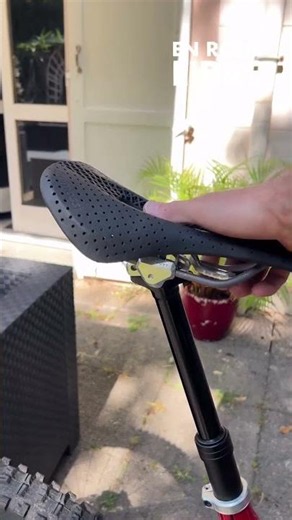 Aenomaly SwitchGrade Pro — régler l’angle de selle à la volée, sans descendre du vélo.