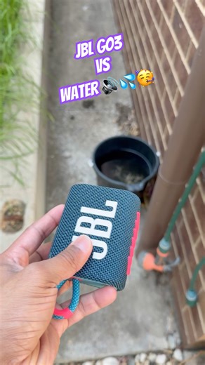 JBL Go3 vs Water