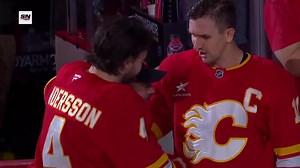 🕊️ Johnny GAUDREAU zvolen 1. hvězdou zápasu Flames proti Jackets! Na led tak vstoupil jeho otec Guy 🖤 (video: x – sportsnet) | TOP Hokej