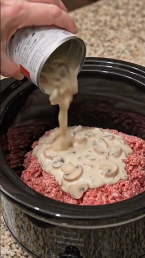 🥩 Creamy Mushroom Ground Beef (Slow Cooker)