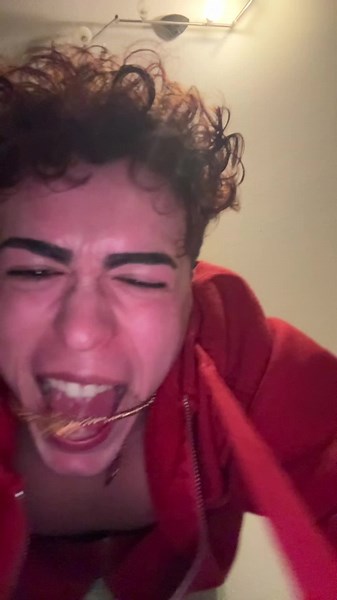 Genickbruch 1.0 😭 #handstand #you #pretty #slaying #red #fyp #flying