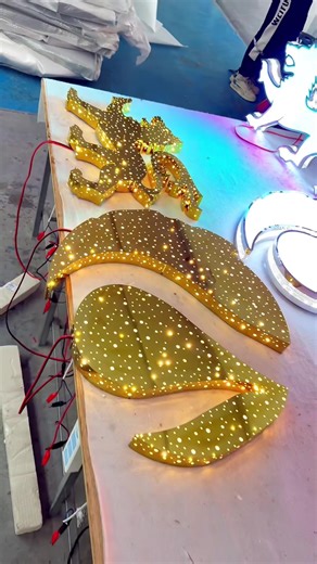 Unique Signage Effects Creation