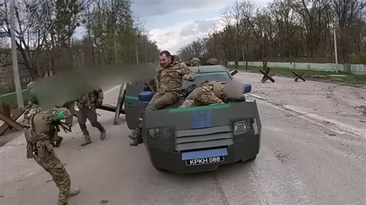 Watch real combat footage from Ukraine - Special Forces KRAKEN in fierce urban battle