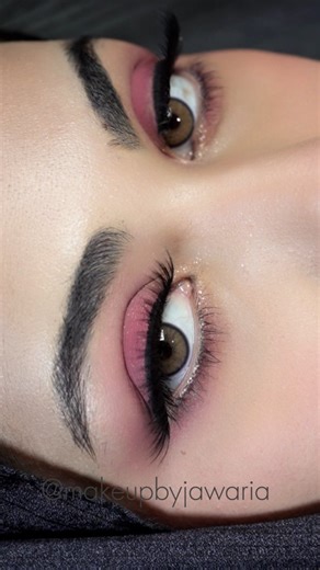 JAWARIA | Makeup Artist on Instagram: "Soft Pink Eye Makeup Tutorial to Make Your Eyes Pop✨️ Perfect for Small Eyes❤️ #pinkeyemakeup #pinksmokeyeye #pinkmakeup"