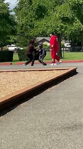 Kid trying to pull down other kids pants but FAILED!