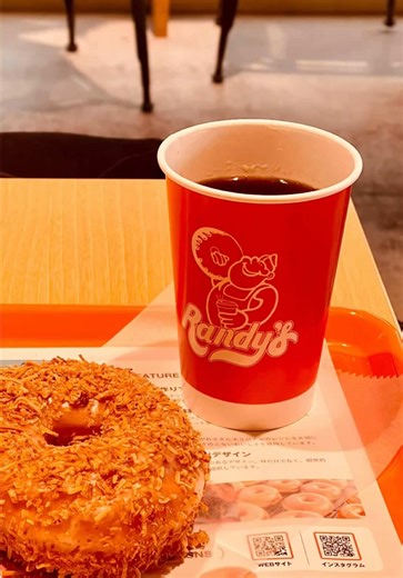 Shibuya Cafe Guide ☕️ Randy’s Donuts 🚃 Daikanyama Station 渋谷カフェガイド ☕️ ランディーズドーナツ 渋谷代官山店 🚃 代官山駅 #代官山カフェ #カフェ巡り #ココナッツドーナツ