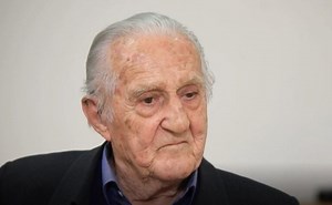 Preminuo Veljko Bulajić, režiser filmova "Kozara" i "Bitka na Neretvi"