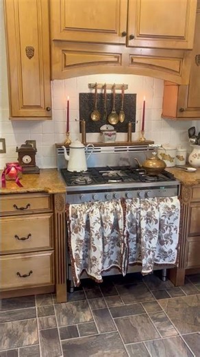Vintage Rose Cafe Curtains for the Cozy Farmhouse Kitchen #homedecor #farmhouse #cozyhome