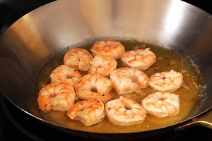 How do you add flavor to precooked frozen shrimp? [2025] | QAQooking.wiki