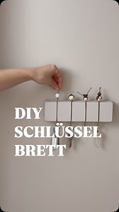 Schnelles DIY aus Resten | Werbung So einfach, das kann wirklich jeder 😊 und das ganze ohne schweres und lautes Werkzeug. Ich habe lediglich mein Super Tool 300 von @leatherman_deutschland benutzt. Wie findet ihr das Schlüsselbrett? Absolut niedlich, oder? #diy #schnellesDIY #einfachesDIY #schlüsselbrett #leatherman | Villakarole