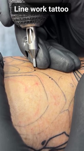 Line work tattoo #tattoostyle #tattoostudio #tattoolife #tattooing #tattooed #tattooartist #tattoos #tattooideas #finelinetattoo #tattoo #lineworktattoo #tattooshop #tattooart #tattooist #tattooeducation #Tattooartist #TattooArt #tattoodesign #spookyseason #halloweenspirit #spookyvibes #halloweentheme #spooky #canadianhistory #fantasybooks #femalerappers #smallbusiness #promotion | video of tatto